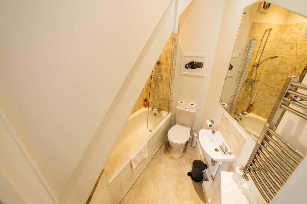 Central 4-Bed House, 10 Min Walk To Sights Bath Exterior foto