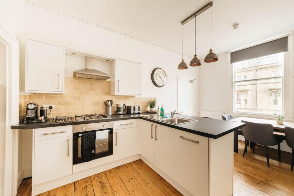 Central 4-Bed House, 10 Min Walk To Sights Bath Exterior foto